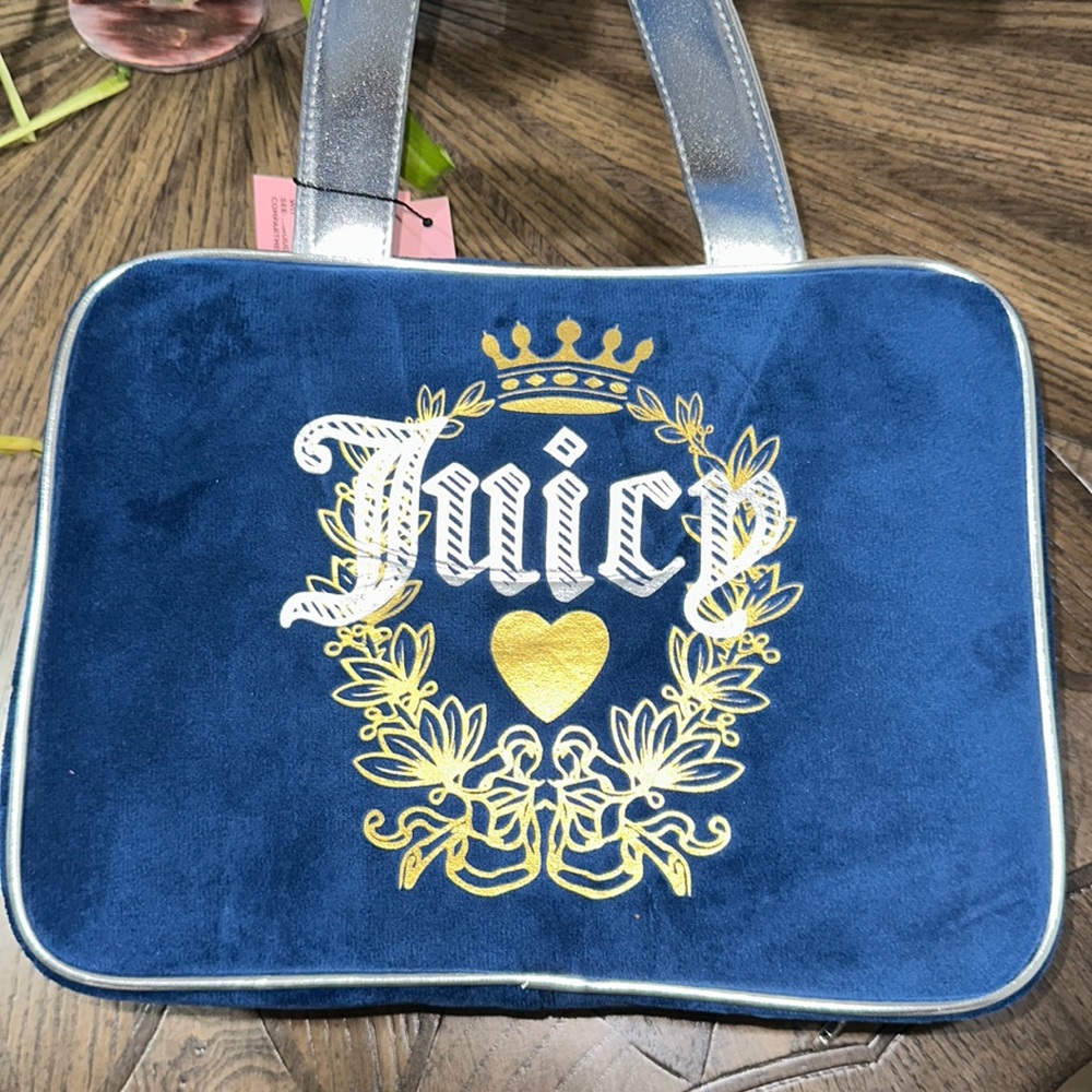 NWT JUICY COUTURE Velour makeup bag💙💙💙
